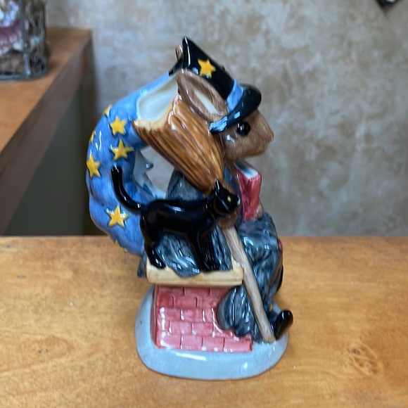 Halloween Witching-Time Bunnykins Royal Doulton Toby Jug Figurine - Picture 5 of 12